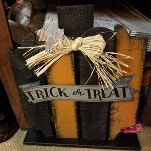 Wood Trick or Treat Pumpkin Sign (NWOT)